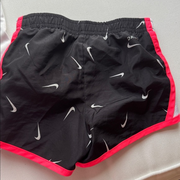 Girls Nike 3T short sleeve outfit - Picture 5 of 8